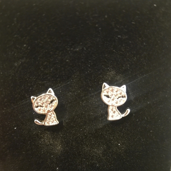 Very Light Pink And Silver Stud Cat Earrings .925 Silver - Picture 1 of 4